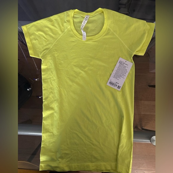 Swiftly Tech Short-Sleeve Shirt 2.0 - Picture 2 of 4